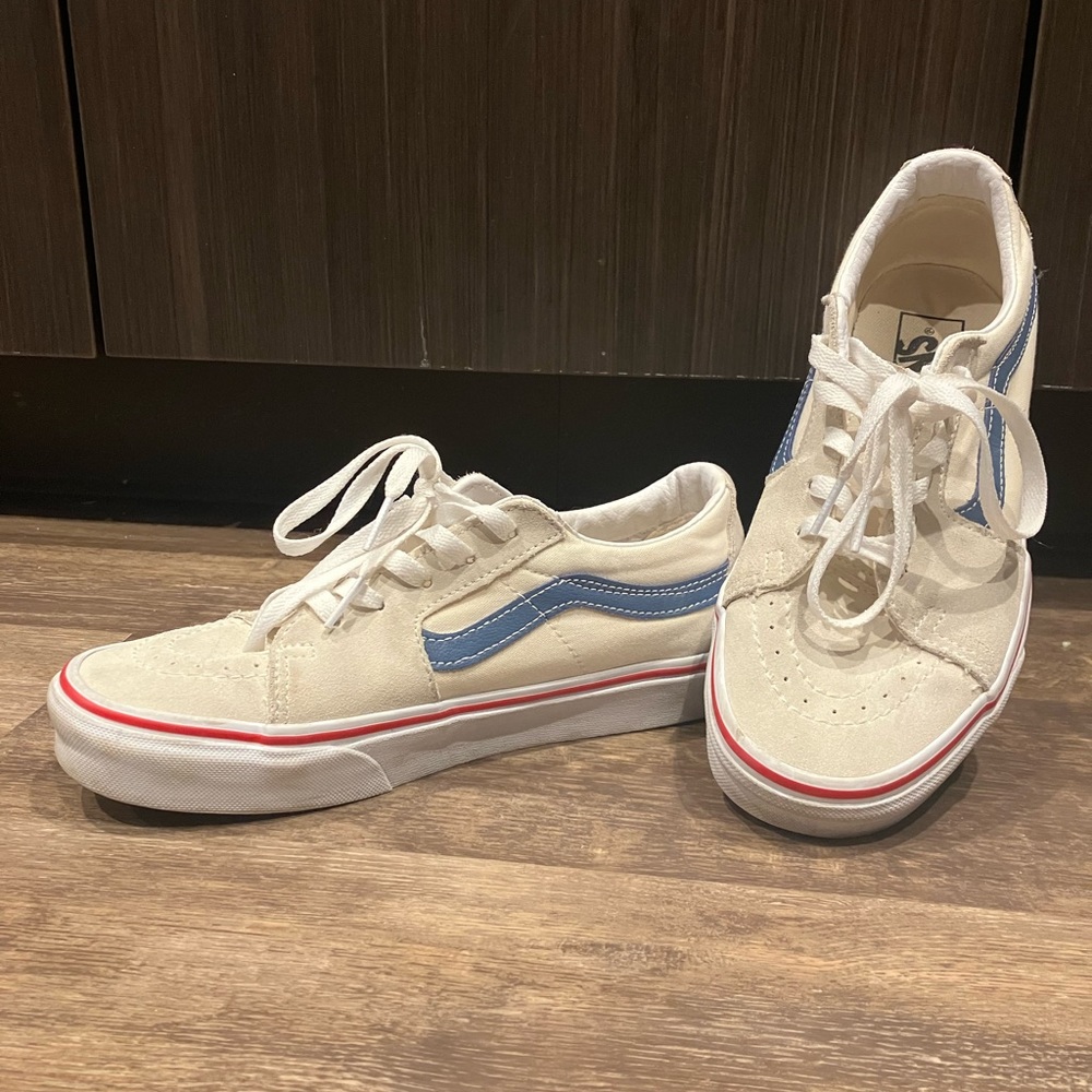 Vans Classics size 8.5 White w/ blue & red trim